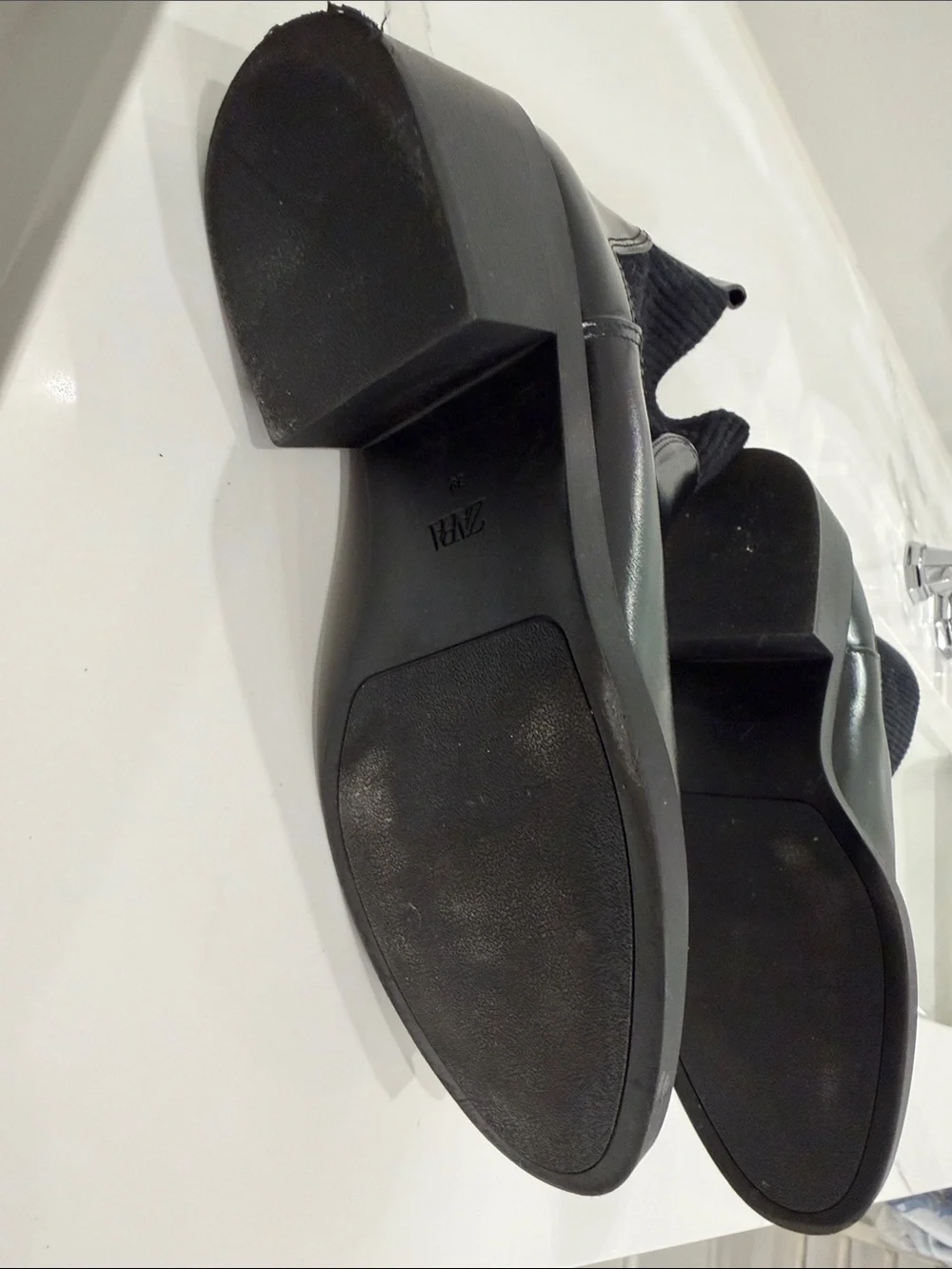 Zara polished black